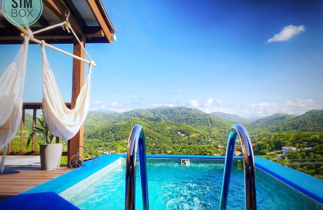 Secluded 2bd/2bath w/private Pool, Quiet with breathtaking views