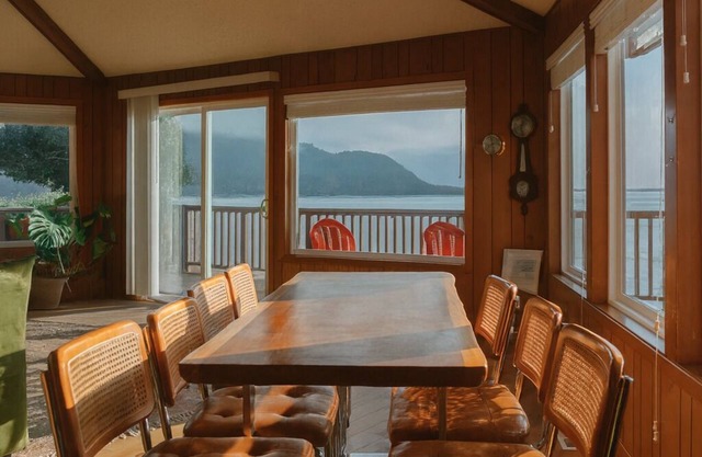 Secluded, Bayfront Escape, Luxury Hot Tub, EV Charger, King Beds, Pets OK