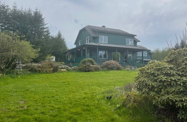 Secluded Blueberry Farm Retreat on 20 Acres - Wood Fireplace, Dog-Friendly