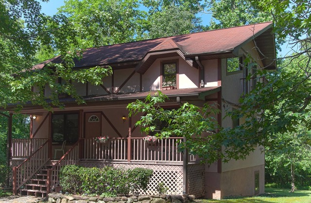 Secluded Chalet - Pet Friendly