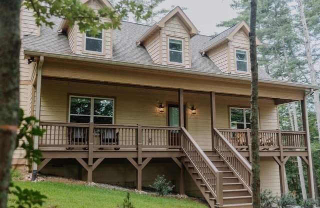 Secluded Creekside Cabin Heart of Dahlonega Wine, Weddings, and Adventure