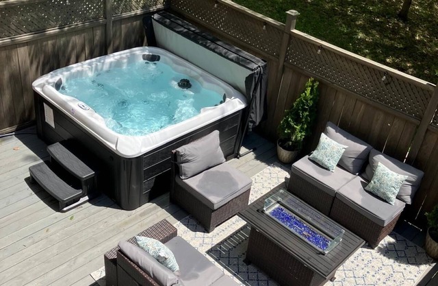 Secluded EVL Getaway with Hot tub, Sauna, Fire Pit, Gym & Game room