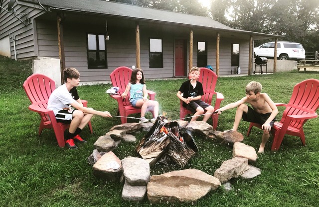 Secluded farmhouse retreat - Meramec river access!