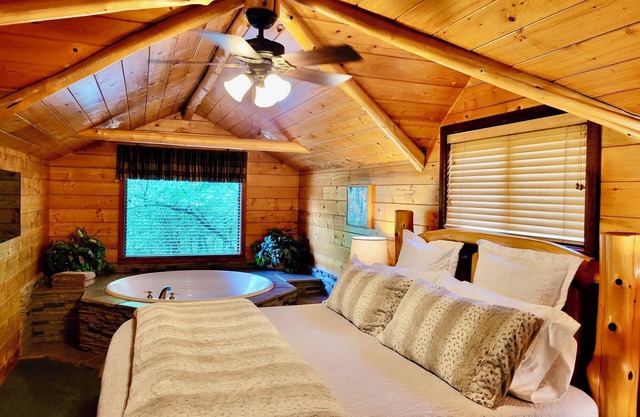 Secluded Hideaway Cabin boasting Wrap-Around Deck and Jacuzzi for two! Trail & Cave on property!