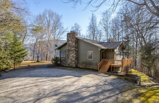 SECLUDED HOME WITH MOUNTAIN VIEWS PRIVACY - NOW WITH STARLINK