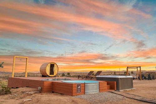 Secluded-jt-spa-pool-firepit-sauna-game Room!