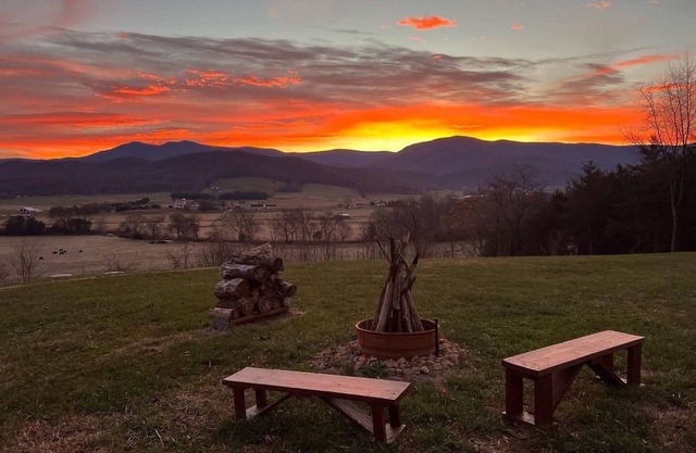 Secluded Luray Mountain Home near Shenandoah Park: Fire pit, Hot Tub, Game Room!