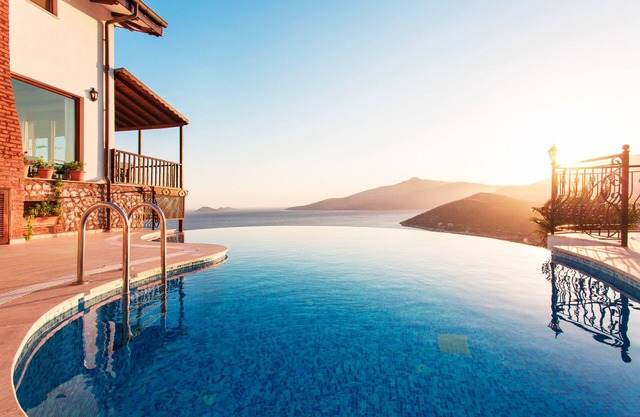 Secluded & Luxurious Mediterranean Villa w/Heated Infinity Pool & Kids' Pool