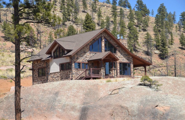 Secluded mountain home on 40 acres with spectacular views!