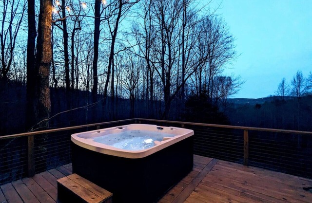 Secluded Mtn. Escape on US Forest Border w/HotTub