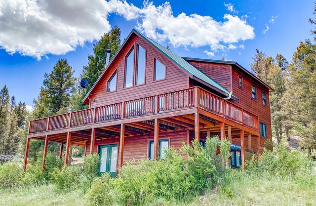 Secluded Pet-Friendly Getaway, less than 35 miles to Breck, Fast Wifi, spacious - A Reel Good Time