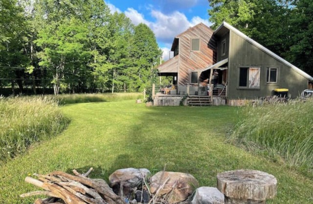 Secluded River access , restored farmhouse along Dry Fork River