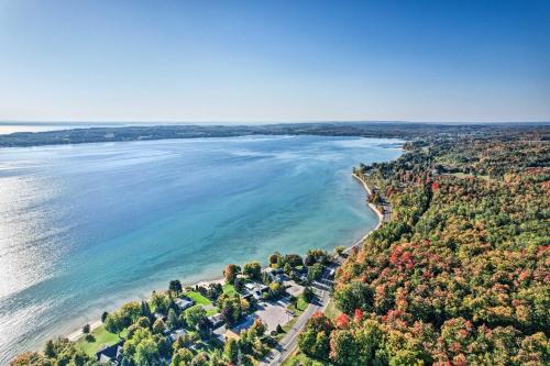 Secluded Suttons Bay Retreat with Fire Pit!
