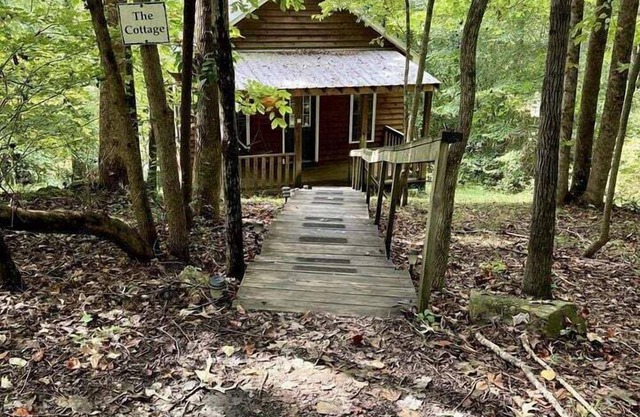 Secluded Woodland Cabin Rental with Hot Tub in Yadkin Valley Wine Region