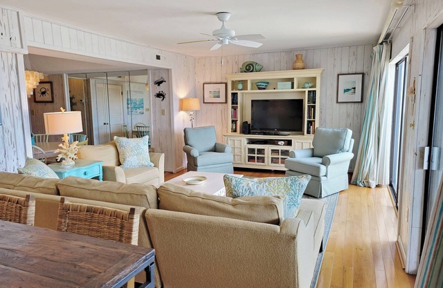 Second Row Condo, Covered Parking, Creek Dock, 2 Pools, Easy Access to Beach
