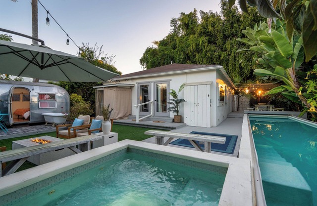 Secret Escape West LA Pool, Hot Tub, Sauna, Gym+ 5 Minutes Drive to Venice Beach