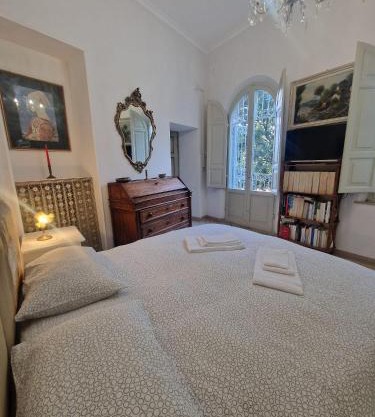 Secret villa's city garden