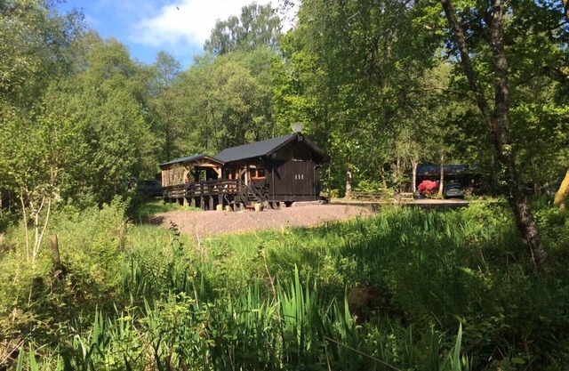 Seil Cabin - charming cabin with stunning loch views and hot tub.