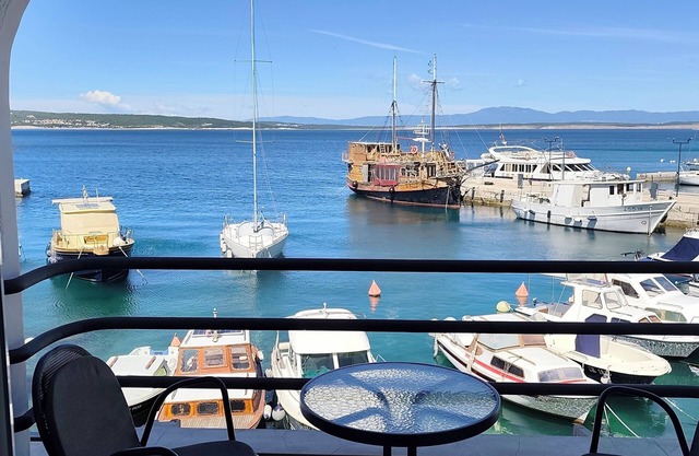 Selce, apartment by the sea