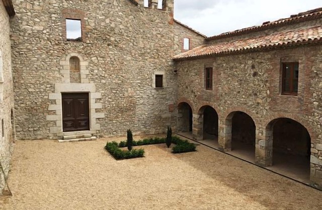 Self catering Monestir de Sant Salvi for 26 people