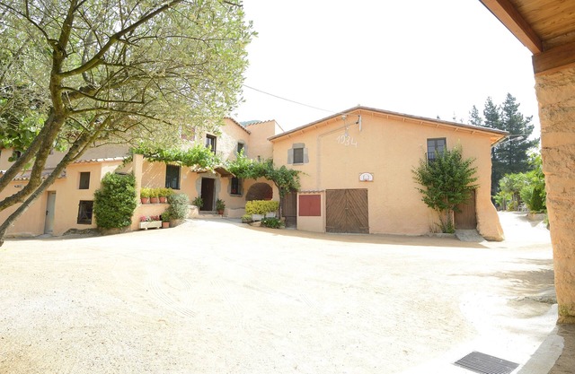 Self catering Mas Romeu for 12 people