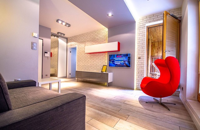 Self Check-in; Design 2 rooms Apt; near Main Station and Main Square. Balcony.