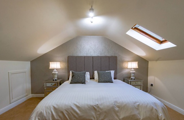 Self-Contained Apartments with Secure Parking, Sleeps 5