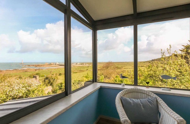 Semi-detached House with Sea View and Garden in La Hague