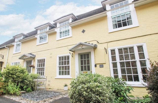 SEREN COTTAGE, with a garden in Ludlow