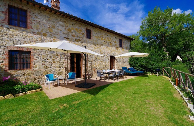 Serena al Casalone, Design apartment in Private Chianti Estate, pool WIFI A/C