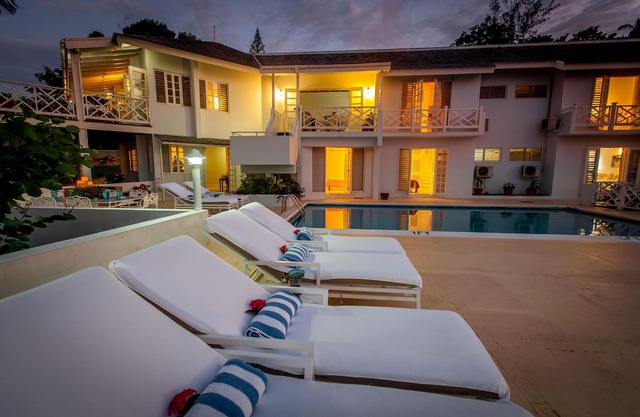 Serendipity - Glorious Views, Ideal Location, Full Staff, Pool &Tennis