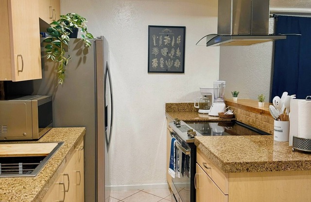 Serene 2-bedroom condo with Pool in El Cajon