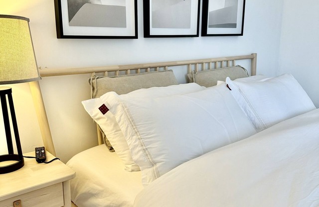 Serene 3BR, 2BA with Free Garage Parking -NYC Access, 5 Mins to EWR,Newark, NJ