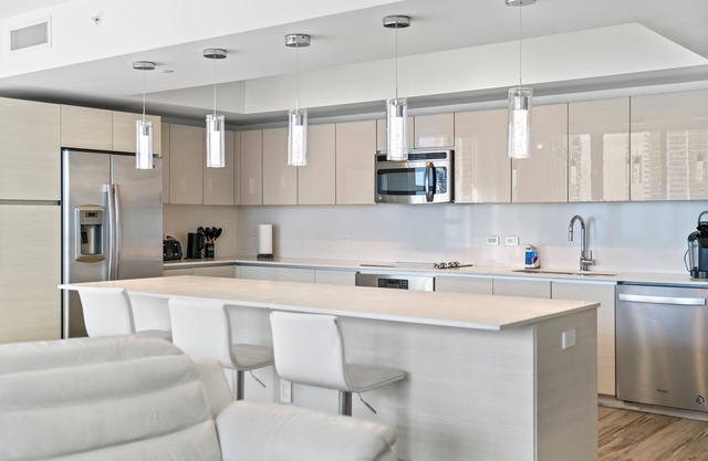 Serene apartment in New York with city views