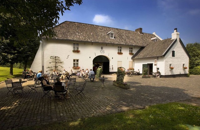 Serene Castle Hideaway | Outdoor Dining & Free Parking | Near GaiaZOO