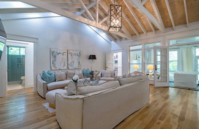 Serene & elegant Montrose home with private Yoga Studio and TV in every bedroom