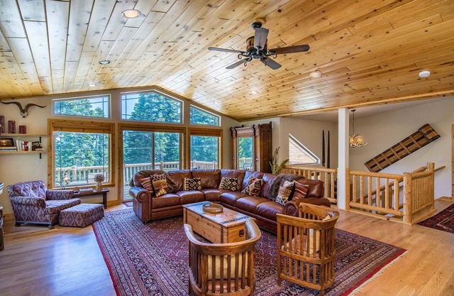 Serene & Elegant; Sleeps 12, Private & Quiet; Private Homeowners Beach Club