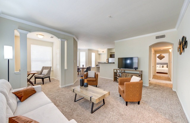 Serene Escape in the Pines near shopping, dining, entertainment, and businesses!