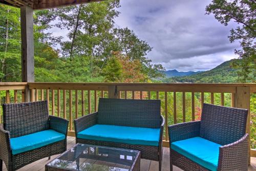 Serene Escape with Mountain Views, Near Dtwn!