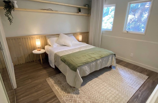 Serene Family Home Close to Everything - 4Bed 3Bath with Games Room & Gym Space