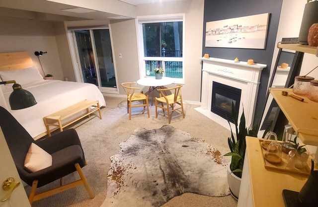 Serene Forest Retreat with King Bed and Fireplace