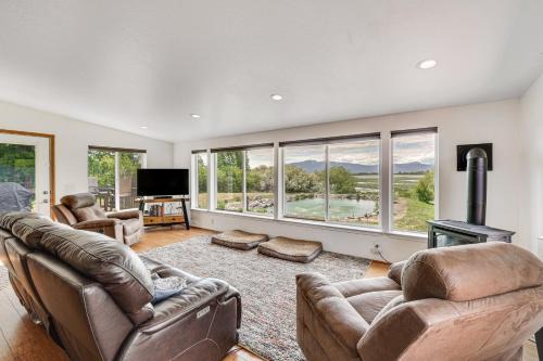 Serene Home with On-Site Pond and Decks in Chiloquin!