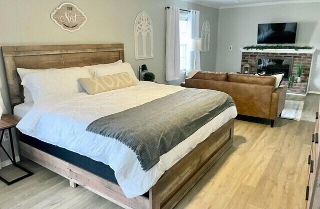 Serene Ivy Hills Home w/Hot Tub & Screened Porch