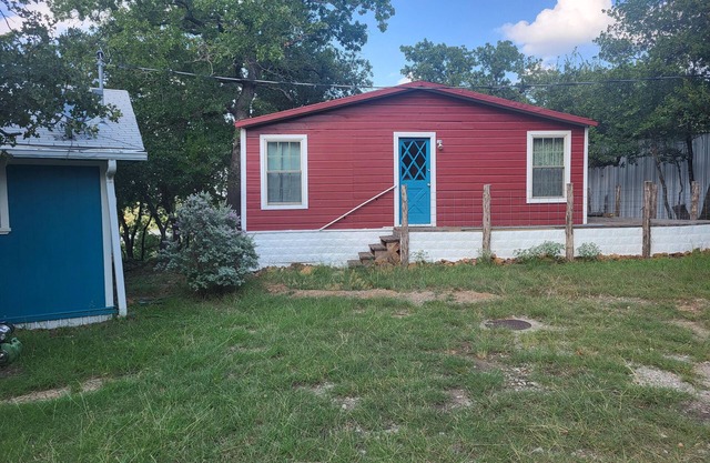 Serene lake front cabin set on bluff overlooking Palo Pinto lake.