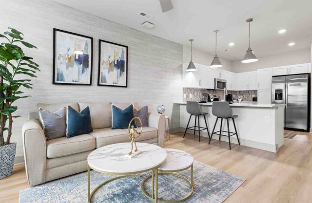 Serene Living 5 Min From Downtown