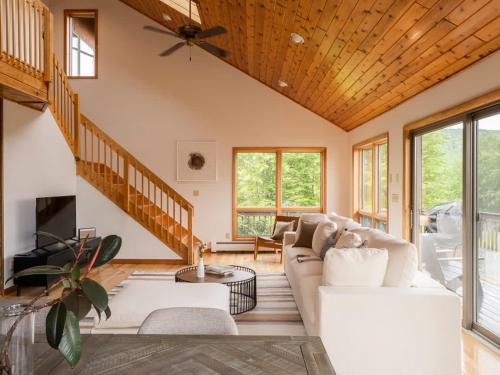Serene Mountain Lodge w Stunning Views