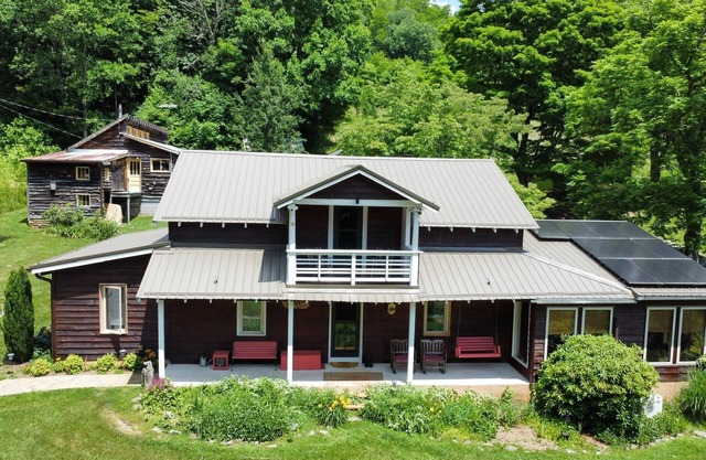 Serene Mountain Retreat Abundant Wildlife 4BR Starlink Internet EV Charger