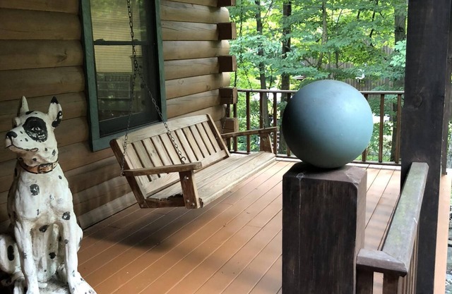 Serene, Peaceful Get-Away (Log Cabin by the Lake)