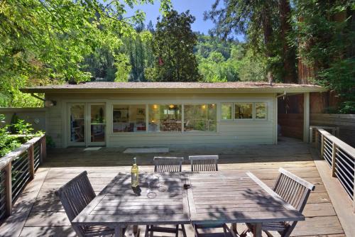 Serene Riverfront Cottage In Healdsburg Views Kayaks 1 5 Mile To Downtown