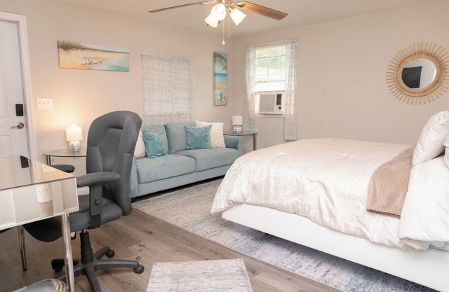 Serene Studio Retreat, Jacksonville, FL